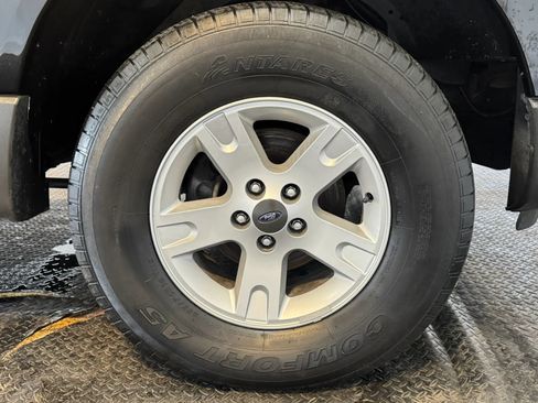 Used 2005 Ford Explorer Sport Trac XLS AWD/4WD image 30