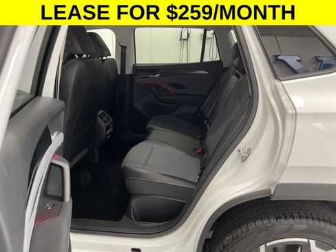 Used 2026 Volkswagen Tiguan SE AWD/4WD image 8