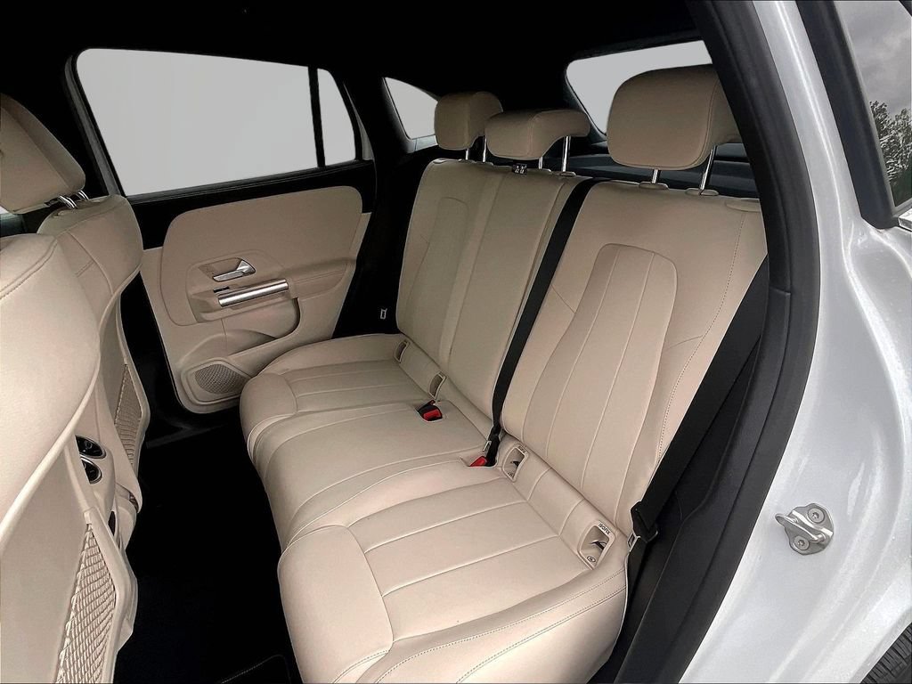 Used 2023 Mercedes-Benz GLA 250 4MATIC w/ Premium Package image 23