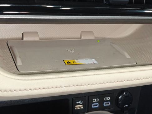 Used 2023 Toyota Highlander XLE AWD/4WD image 9