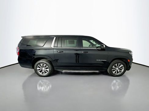 Used 2023 Chevrolet Suburban LT w/ Luxury Package RWD image 8