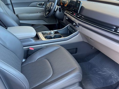 New 2026 Kia Carnival EX FWD image 17