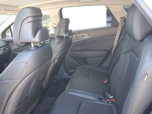 Certified 2026 Kia Sportage EX w/ EX Panorama Roof Package FWD image 10