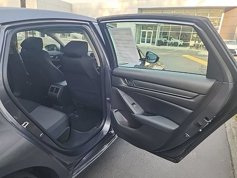 Used 2018 Honda Accord EX image 17