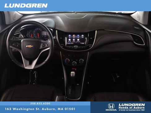Used 2020 Chevrolet Trax LT w/ Redline Edition FWD image 17