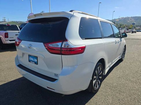 Used 2019 Toyota Sienna XLE w/ XLE Navigation Package AWD/4WD image 5