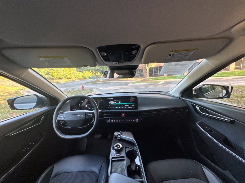 Used 2025 Kia EV6 Light w/ Light LR Technology Package RWD image 30