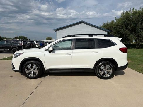 Used 2022 Subaru Ascent Premium w/ Convenience Package AWD/4WD image 3