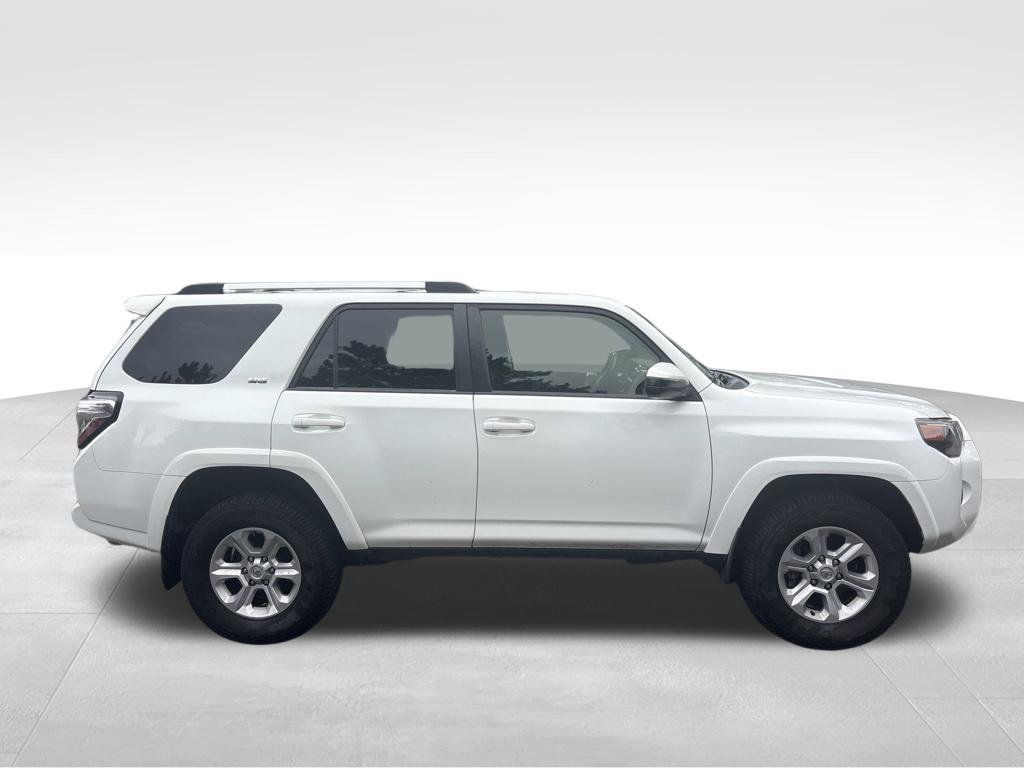 Used 2022 Toyota 4Runner SR5 AWD/4WD image 3