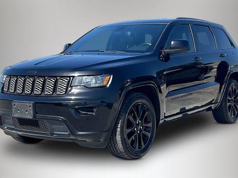 Used 2018 Jeep Grand Cherokee Altitude RWD image 2