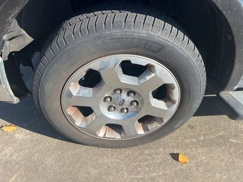 Used 2011 Ford F150 Lariat w/ Lariat Chrome Pkg image 3