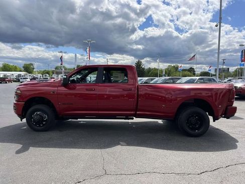 New 2026 RAM 3500 Laramie AWD/4WD image 4