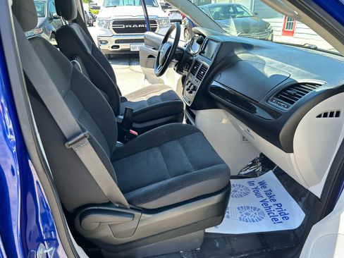 Used 2019 Dodge Grand Caravan SE w/ UConnect Hands-Free Group FWD image 28