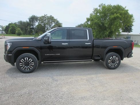 New 2026 GMC Sierra 2500 Denali Ultimate AWD/4WD image 9