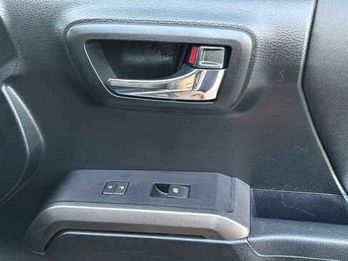 Used 2016 Toyota Tacoma TRD Sport w/ Towing Package image 26