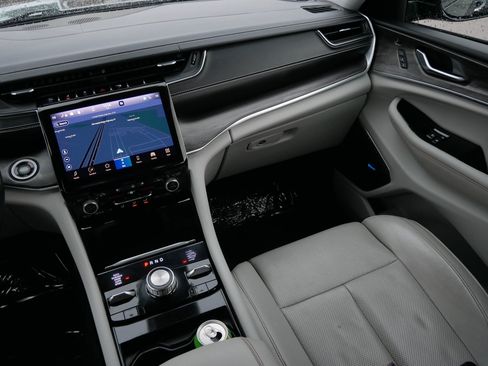 Used 2021 Jeep Grand Cherokee L Overland w/ Advanced Protech Group III image 11