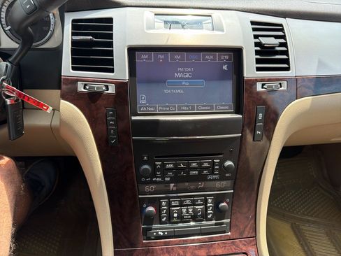 Used 2012 Cadillac Escalade Luxury RWD image 15