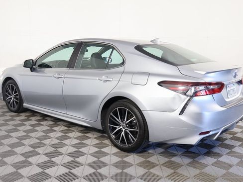 Used 2021 Toyota Camry SE FWD image 5