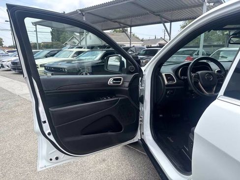 Used 2014 Jeep Grand Cherokee Laredo w/ Quick Order Package 23E RWD image 6