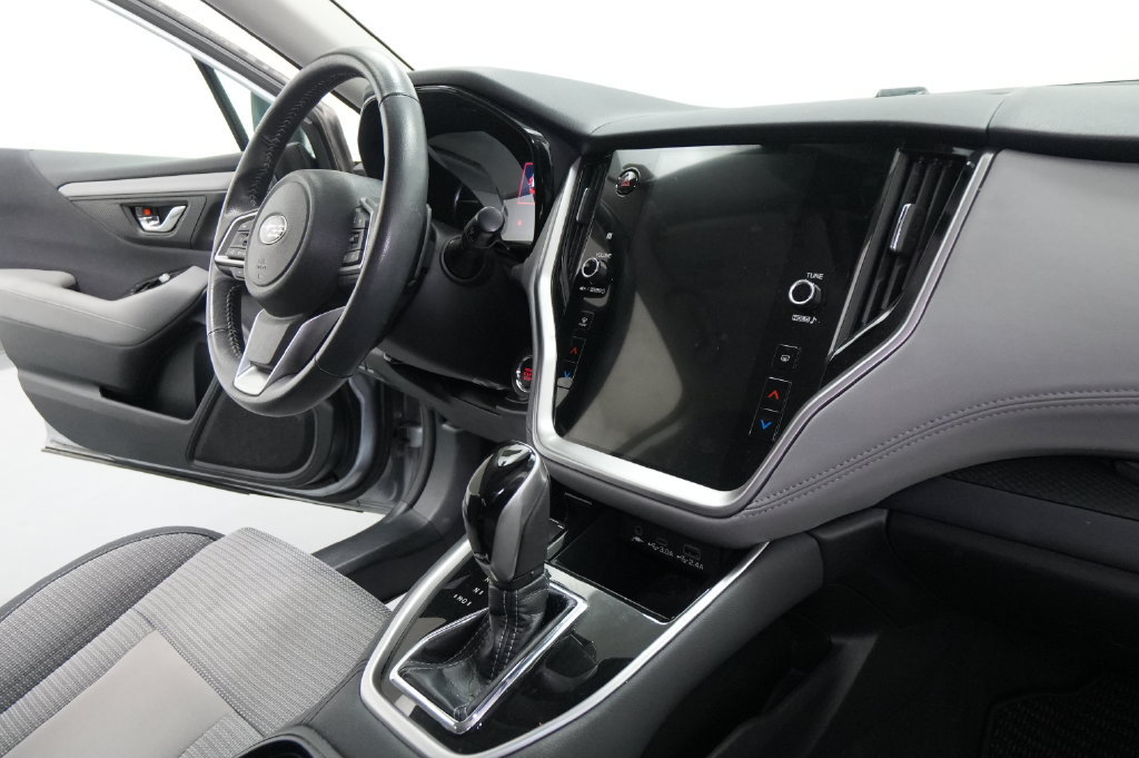 Used 2023 Subaru Outback Premium AWD/4WD image 27
