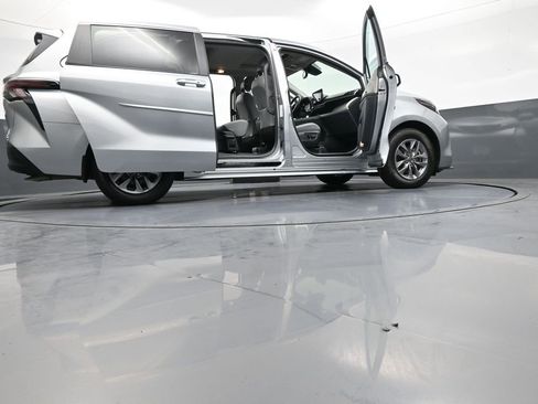 Certified 2024 Toyota Sienna XLE AWD/4WD image 50