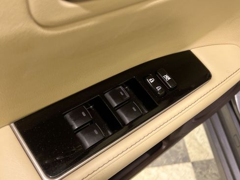 Used 2016 Lexus ES 350 w/ Luxury Package w/Wood Trim image 31