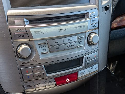 Used 2011 Subaru Outback 2.5i Limited image 21