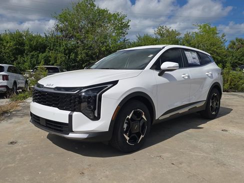 New 2026 Kia Sportage EX FWD image 4