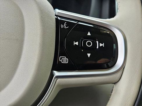 Used 2025 Volvo XC60 B5 Core AWD/4WD image 23
