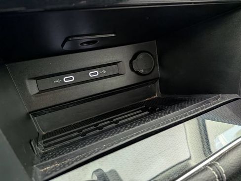 Used 2025 Volkswagen Taos SE AWD/4WD image 9