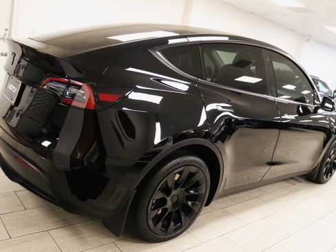 Used 2023 Tesla Model Y Long Range AWD/4WD image 8