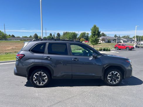 Used 2026 Subaru Forester Premium AWD/4WD image 5