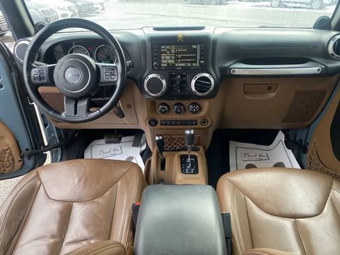 Used 2014 Jeep Wrangler Unlimited Sahara w/ Connectivity Group image 17