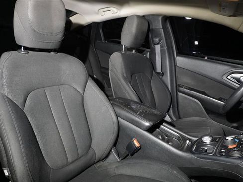 Used 2016 Chrysler 200 Limited image 15