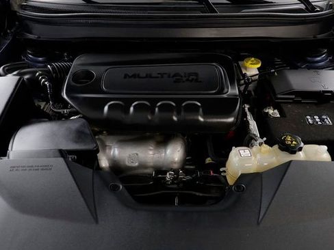 Used 2019 Jeep Cherokee Latitude w/ Cold Weather Group image 23