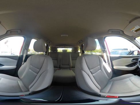 Used 2025 Nissan Rogue SV FWD image 43