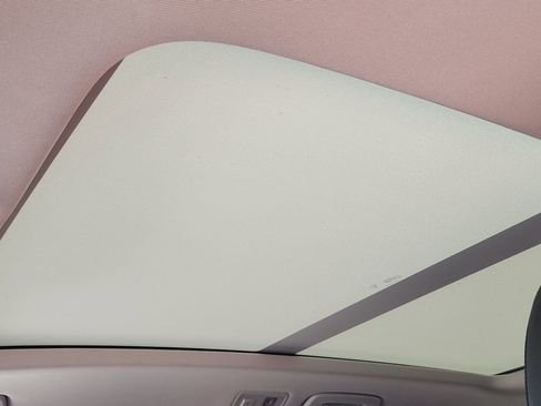 Used 2025 Volkswagen Taos SE image 15