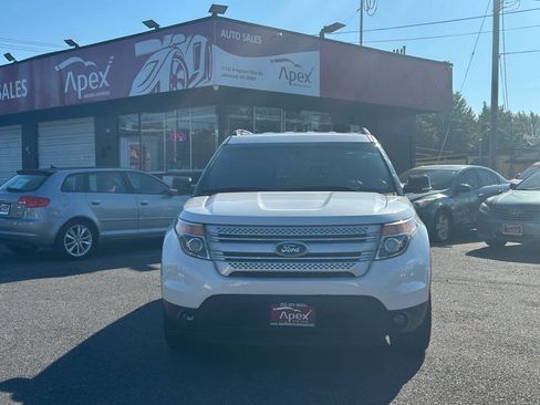 Used 2014 Ford Explorer XLT w/ Equipment Group 201A AWD/4WD image 3