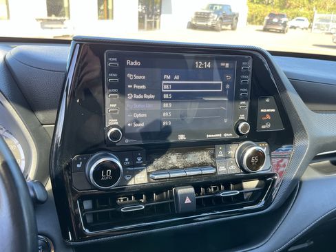 Used 2022 Toyota Highlander XSE image 23