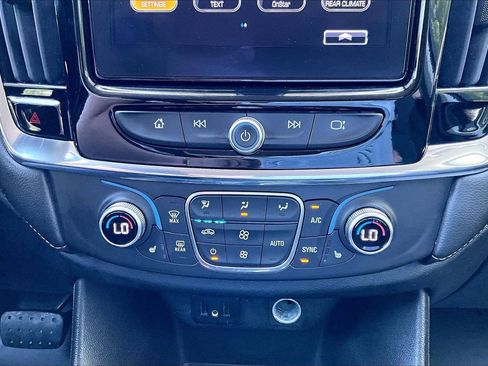 Used 2018 Chevrolet Traverse LT FWD image 17