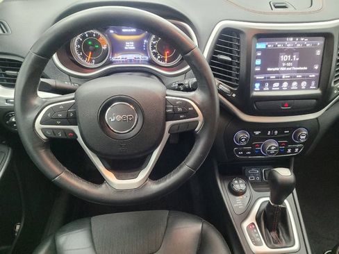 Used 2016 Jeep Cherokee Trailhawk w/ Comfort/Convenience Group image 22