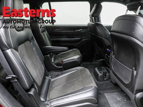 Used 2023 Jeep Grand Cherokee L Laredo image 25