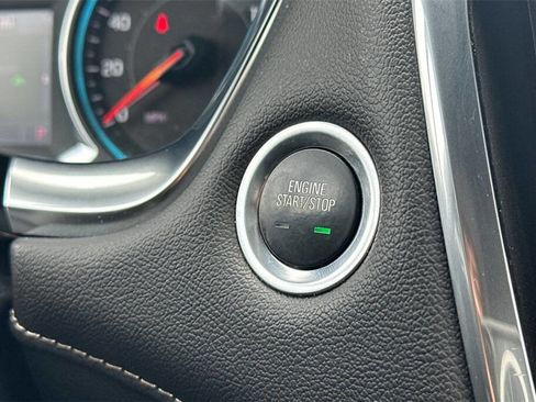 Used 2022 Chevrolet Traverse LT image 24