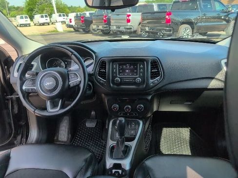 Used 2018 Jeep Compass Latitude w/ Cold Weather Group AWD/4WD image 38