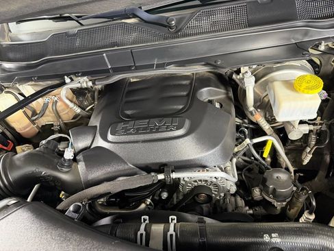 Used 2019 RAM 2500 Big Horn image 31