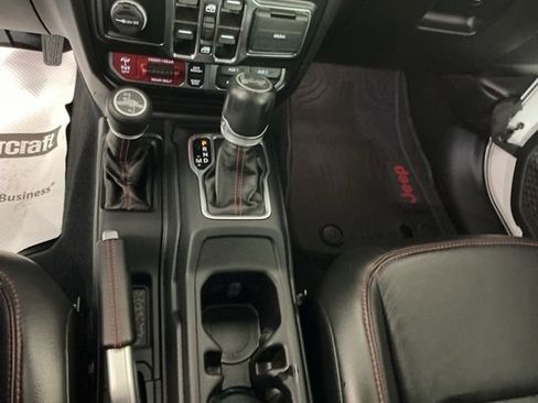 Used 2022 Jeep Wrangler Unlimited Rubicon w/ Cold Weather Group AWD/4WD image 19