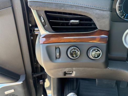 Used 2016 Cadillac Escalade Premium image 19