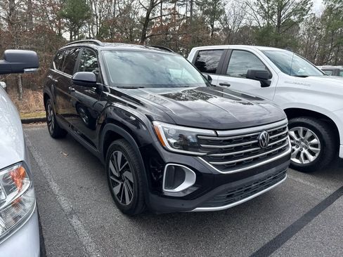 Used 2024 Volkswagen Atlas SE image 2