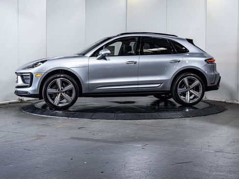 Certified 2025 Porsche Macan image 2