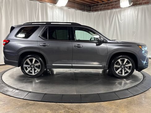 Used 2025 Honda Pilot Touring image 9